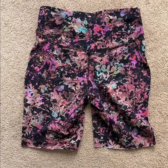 Lululemon Multicolor Floral Running Shorts 6 - Picture 6 of 8